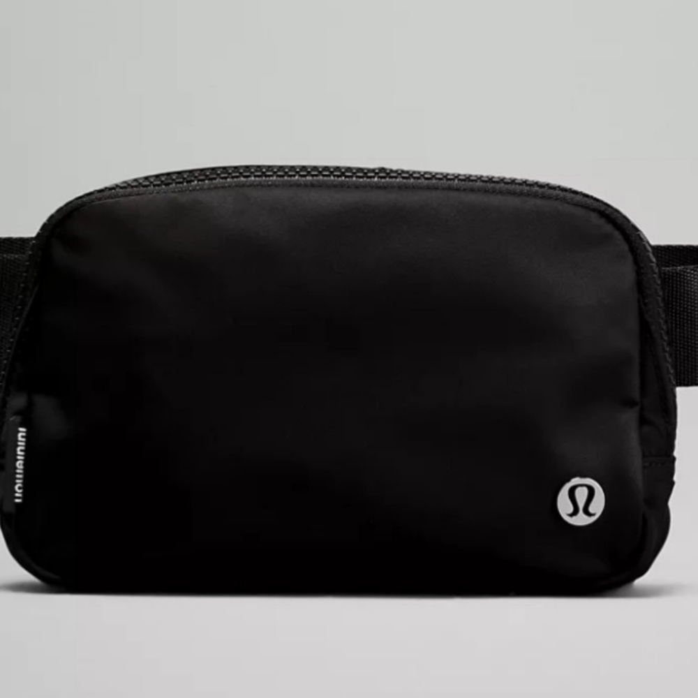 NWT Lululemon Everywhere Belt Bag. Black. One Size 1L.